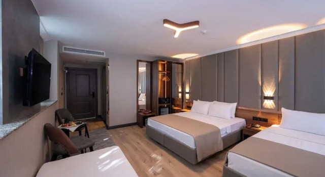Четырёхместный номер Standard Vess Hotel