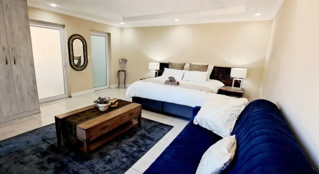 Waterfall City Guest Lodge, Buchen Sie Pension Sandown Gauteng
