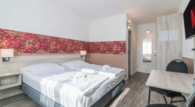 Двухместный номер Comfort Hotel Café Galerie I Hannover-Garbsen I Free Parking