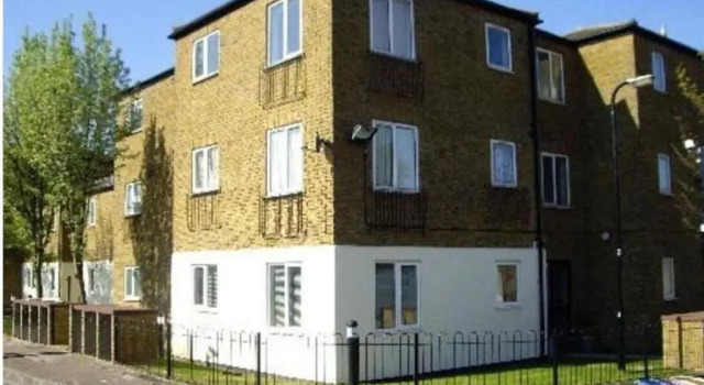 Small Modern Comfortable 2 Bedroom Apartment - Cmyr