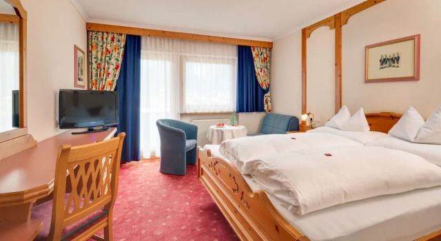Hotel Edenlehen, Забронировать Отель Отели Майрхофен с бассейном, рядом с Горнолыжный подъемник Ахорн, Бассейн