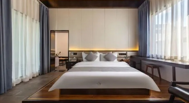 Люкс Deluxe Jianshui · Jing Su Tao Ran Xi Xin Xiao Zhu (Zitao Town)