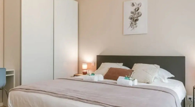 Bright Apartment Near the Beach