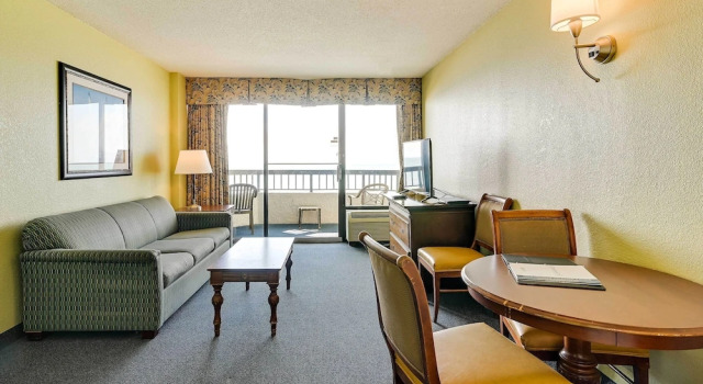 Oceanfront Myrtle Beach Condo w/ Resort Amenities!, Забронировать Курортный отель Отели Миртл-Бич с парковкой, рядом с Музей искусств пляжа Миртл, Парковка