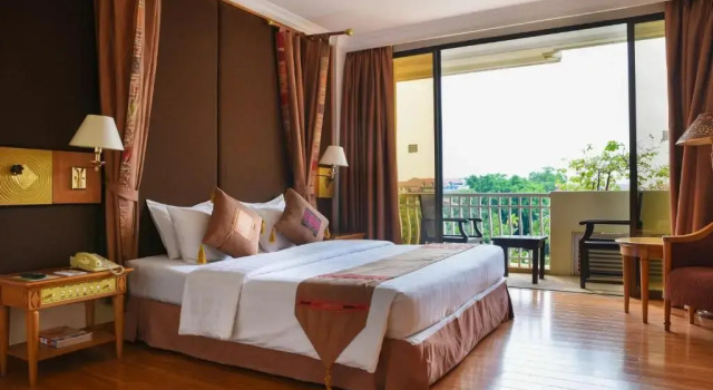 Номер Deluxe с балконом и с красивым видом из окна Angkor Century Resort & Spa