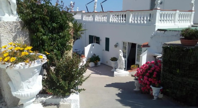 Villa Natalina, Buchen Sie Villa Cottages in Forio d'Ischia, Cottage