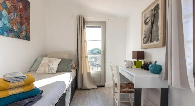 Charming Little Bucolic House 5-Min From City