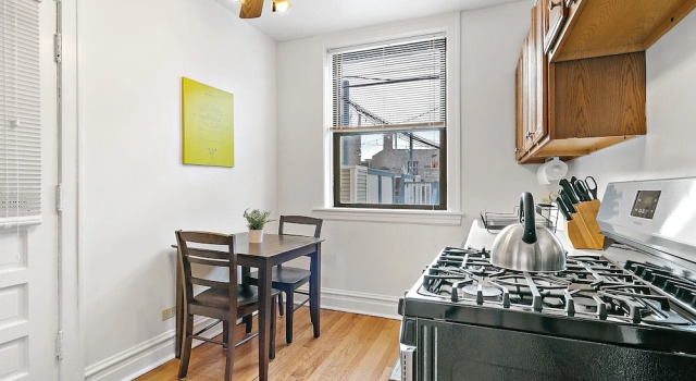 Welcoming & Trendy 1BR Apt in Larchmont, Забронировать Отель Отели Иллинойс 4 звезды, 4*