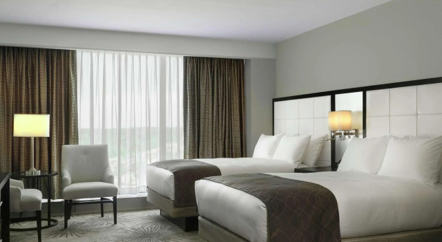 Двухместный полулюкс DoubleTree by Hilton Hotel Cedar Rapids Convention Complex