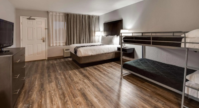 Шестиместный номер Standard с видом на бассейн Richland Riverfront Hotel, an Ascend Collection Hotel