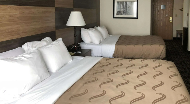 Четырёхместный номер Standard Quality Inn & Suites Boone - University Area