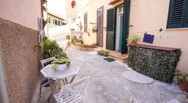 Two-room apartment Piazza al Fico 2/4 Beds in the historic center of Portoferraio-PIAZZA AL FICO, Book Apartment Portoferraio Elba