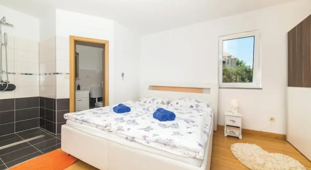 Amazing Home in Drvenik Veli With Outdoor Swimming Pool, Wifi and 3 Bedrooms, Rezerwuj Hotel Hotele w Split-Dalmatia County z parkingiem, Parking