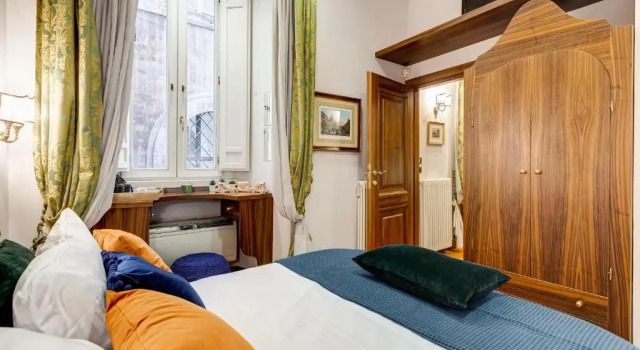 Pantheon Antique Suite