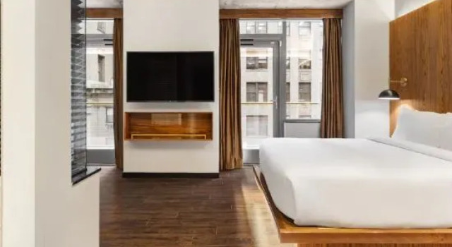 Четырёхместный полулюкс Grayson Hotel