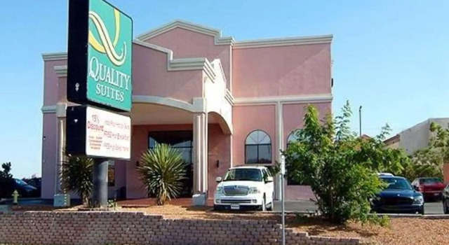 Кровать в общем номере Quality Suites Albuquerque Airport