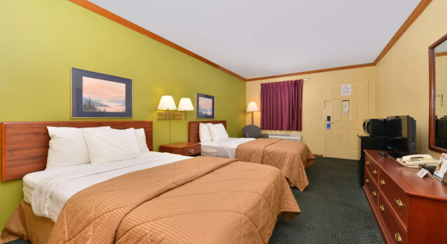 Четырёхместный номер Standard Americas Best Value Inn Maumee/Toledo