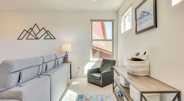 Коттедж с 3 комнатами Furnished Deck & Hot Tub: Chic Granby Home!