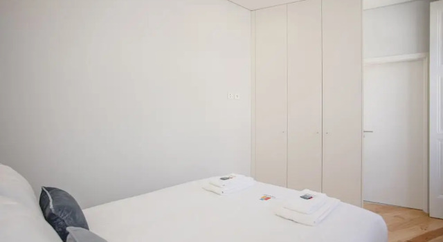 Liiiving - Aliados Stone Apartment, Забронировать Апартаменты/квартира Cedofeita / Santo Ildefonso / Se / Miragaia / Sao Nicolau e Vitoria Порту, рядом с Lapa Metro Station