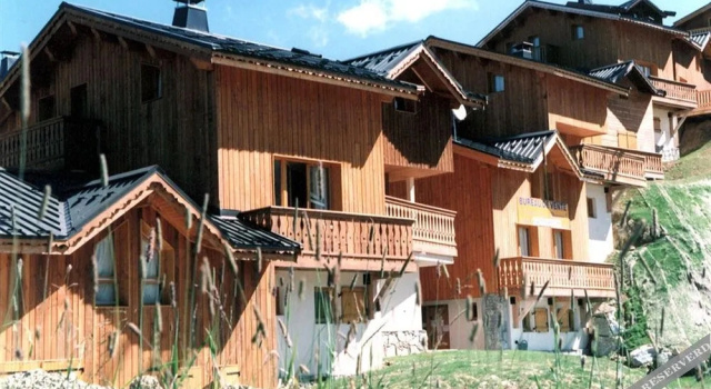 Madame Vacances les Chalets des Alpages, Забронировать Шале Отели Рона-Альпы с парковкой, Парковка