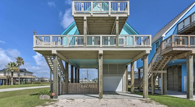 2 Blocks to Gulf: Surfside Beach Family Home!, Varaa Lomakoti Mökit kohteessa Houston, Mökki