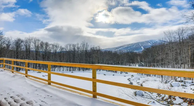 Stratton Mtn Ski Chalet w/ Giant Views in Winhall, Reserva ahora Chalet de montaña Cabañas en Winhall, Cabaña