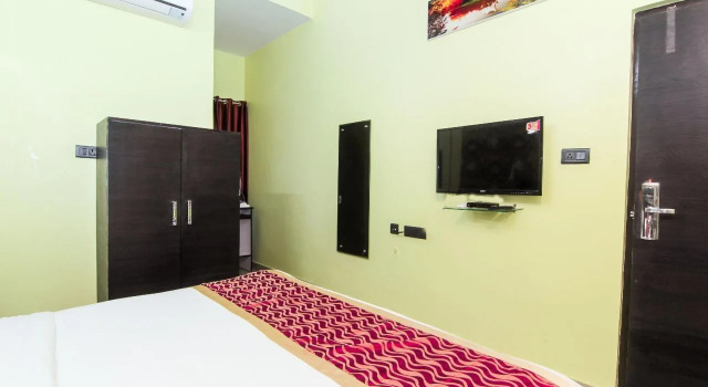 OYO 8680 Hotel Vaishnavi Inn