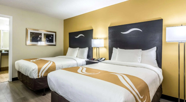 Четырёхместный номер Standard Quality Inn University Area