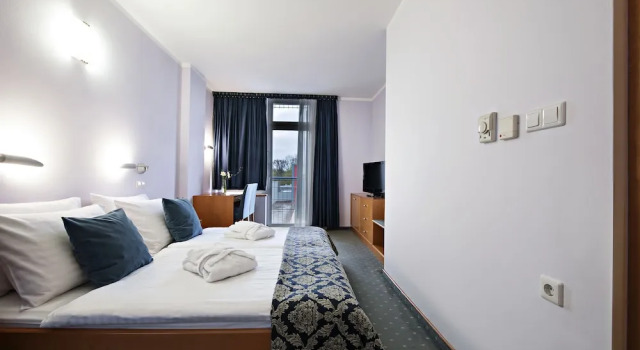 Izvir, Rezervovat Hotel Hotely v Radenci s bazénem, Bazén