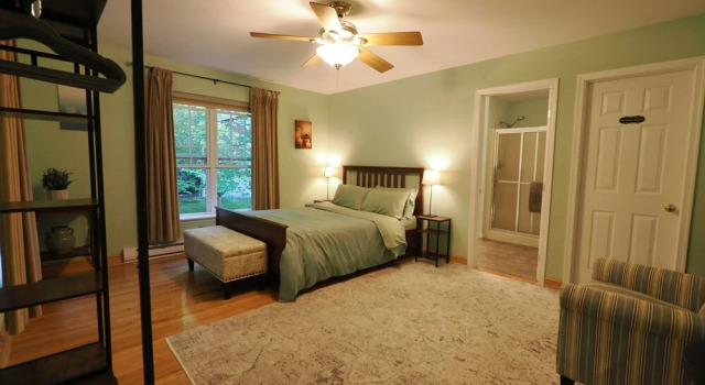 Pocono Lake Getaway Pool, Tennis, Skiing Nearby! 3 Bedroom Home by RedAwning, Buchen Sie Hotel Pocono Lake 