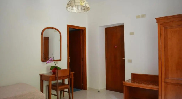 Трёхместный номер Standard Hotel Maronti