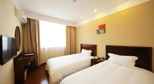 Двухместный номер Standard GreenTree Inn Shanghai West Huaxia Road Subway Station Hotel