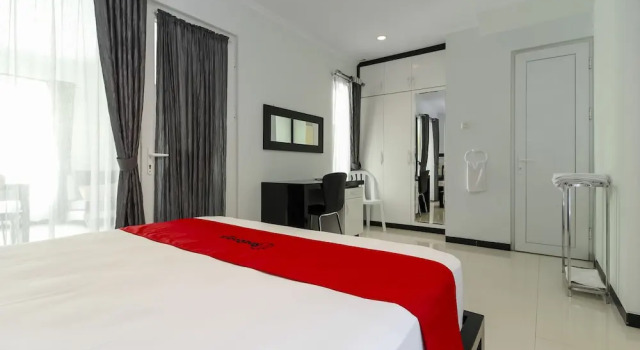 RedDoorz Plus @ Palagan 2, Rezerwuj Hotel Sleman Yogyakarta Province
