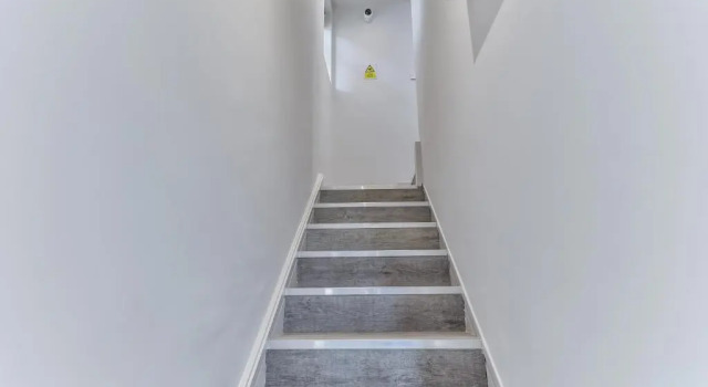 Newly Renovated 3 Bed Apartment with Parking