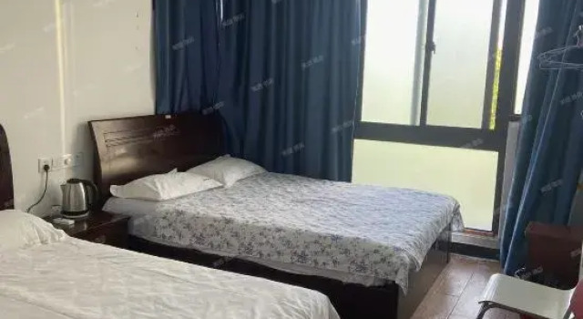 Кровать в общем номере (мужской номер) Zhiping Hotel Shanghai