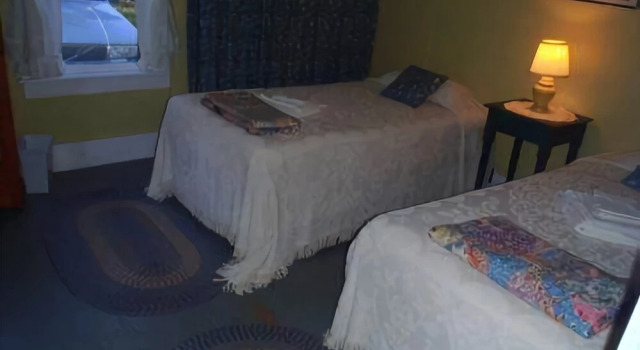 Barnacle at Goose Falls - Three Bedroom Home, Prenota Hotel Blue Hill Maine