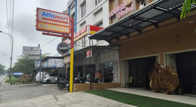 Louise Hotel, Book Hotel Hoteller i Batang Kuis med parkering, Parkering