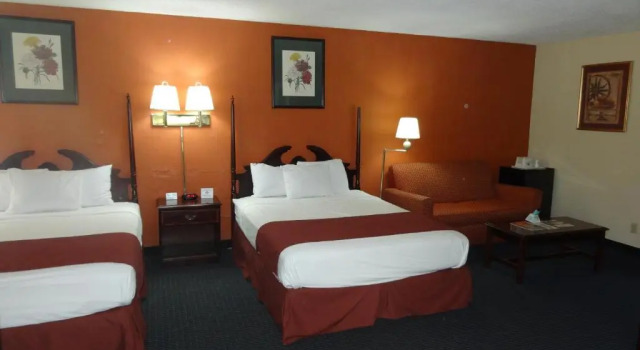 Четырёхместный номер Deluxe Red Carpet Inn - Newark Airport