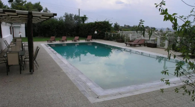 Коттедж The House of Gratitude - Poolside Retreat