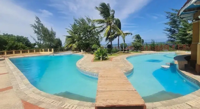 Люкс Executive Cool Breeze Beachfront Apartments