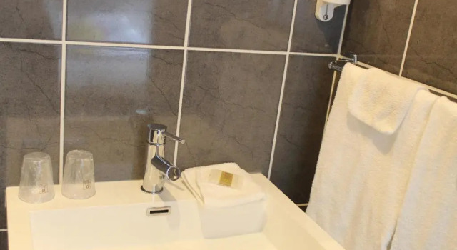 Трёхместный номер Standard Logis Hotels - Auberge de lÎle - Hôtel 3 étoiles et Restaurant