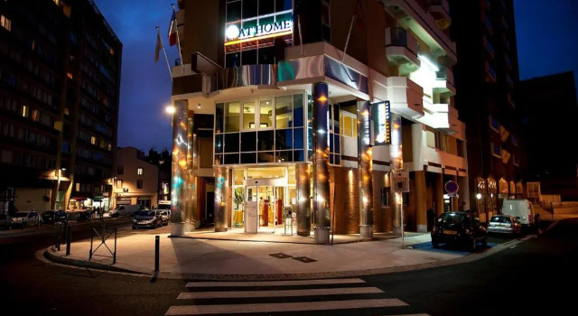 At Home Appart Hotel, Забронировать Отель Отели Тулузы с завтраком, рядом с Сад растений, Завтраки