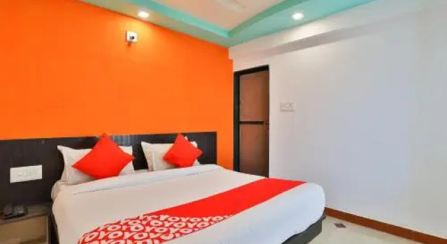 Oyo 24921 Hotel Shree