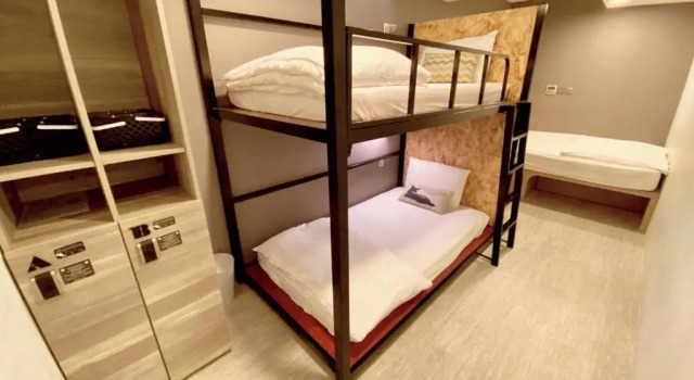 Четырёхместный номер Standard Flyinn Hostel