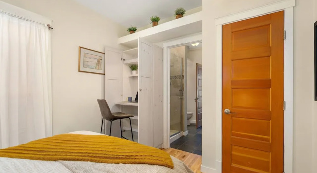 Lavish Retreat in Old Town - Walk Everywhere!, Rezerwuj Hotel Hotele w Fort Collins z parkingiem, Parking