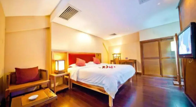 Sunshine 100 You Tan Hotel