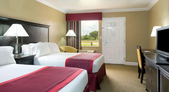 Четырёхместный номер Standard Ramada by Wyndham Lake Placid