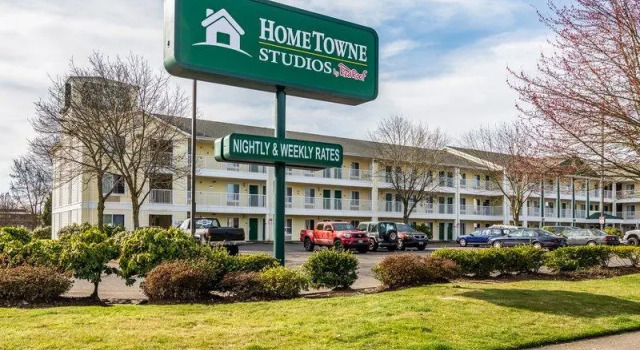 Студия HomeTowne Studios by Red Roof Eugene - Springfield