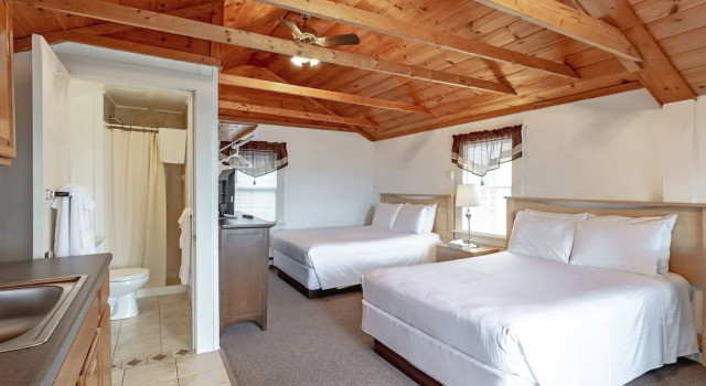 Коттедж c 1 комнатой Half Moon Motel & Cottages