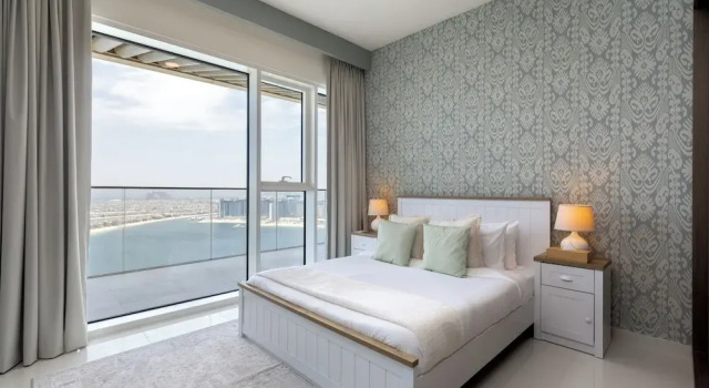 Maison Privee - Waterfront Living w/ Unparalleled Sea and Palm Vws, Забронировать Апартаменты/квартира Апартаменты Эмирата Дубая, рядом с Международный яхт-клуб Дубая, Апартаменты/квартира